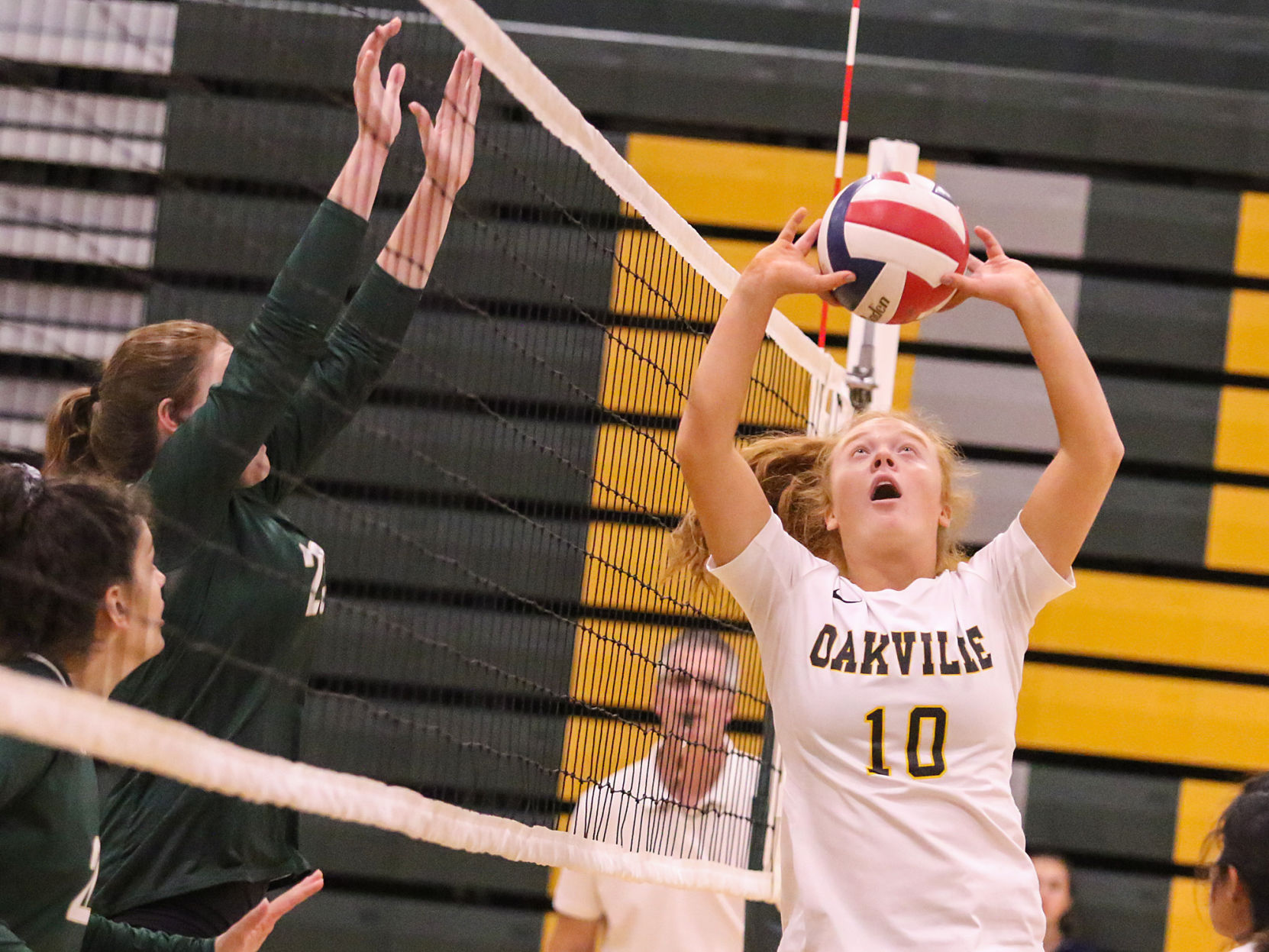 Lindbergh vs. Oakville volleyball